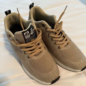 Conzuri 1” lifted shoes size 10.5